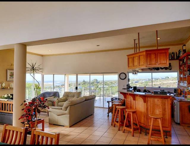 5 BEDROOM HOUSE FOR SALE IN STILBAAI-WES
